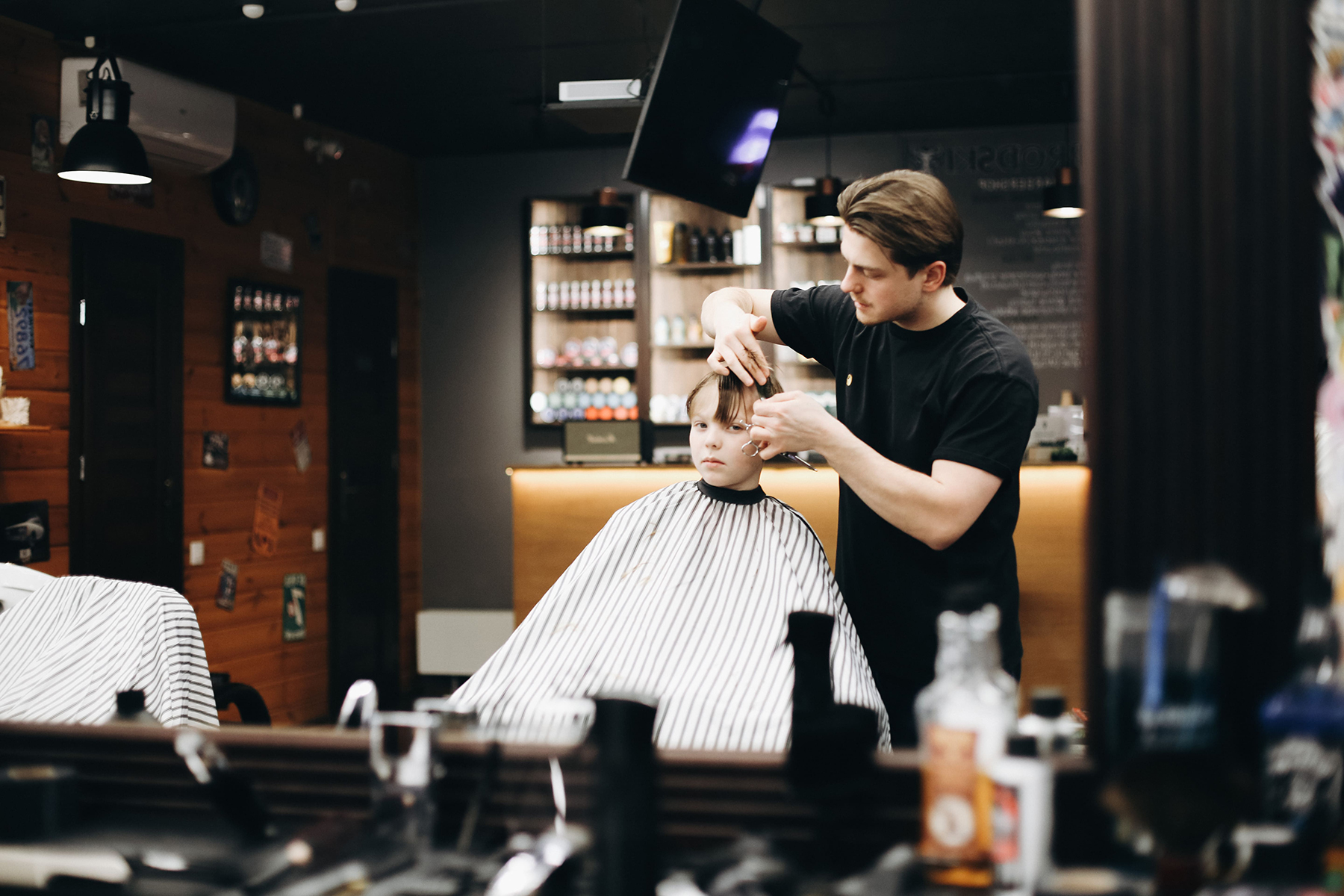 Barber dziecięcy Wilanów | Strzyżenie chłopców 4–13 lat Strzyżenie dziecięce chłopca w BRODSKI Barber Shop Wilanów Warszawa