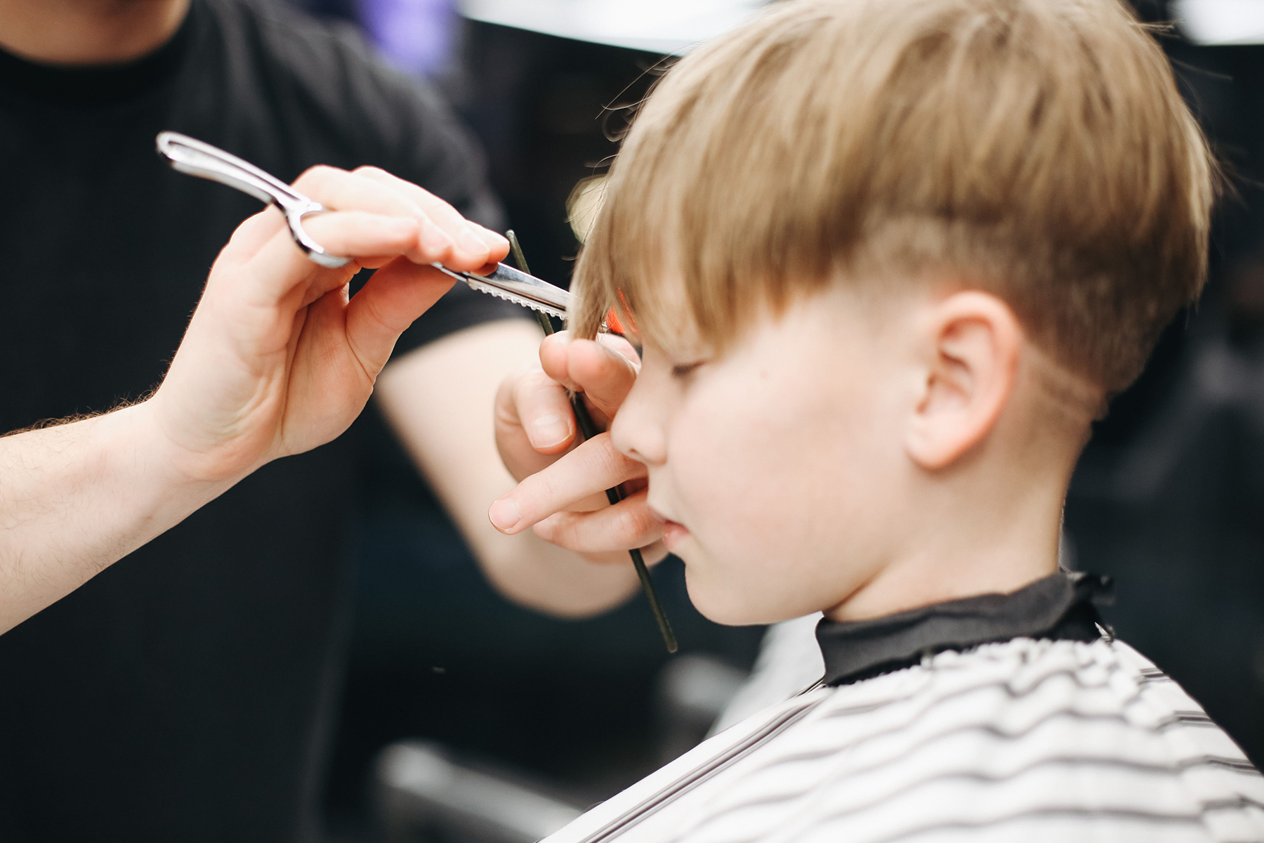 Strzyżenie chłopca Warszawa Wilanów | BRODSKI Barber Shop Modna fryzura chłopięca fade dla dziecka — barber Wilanów Warszawa