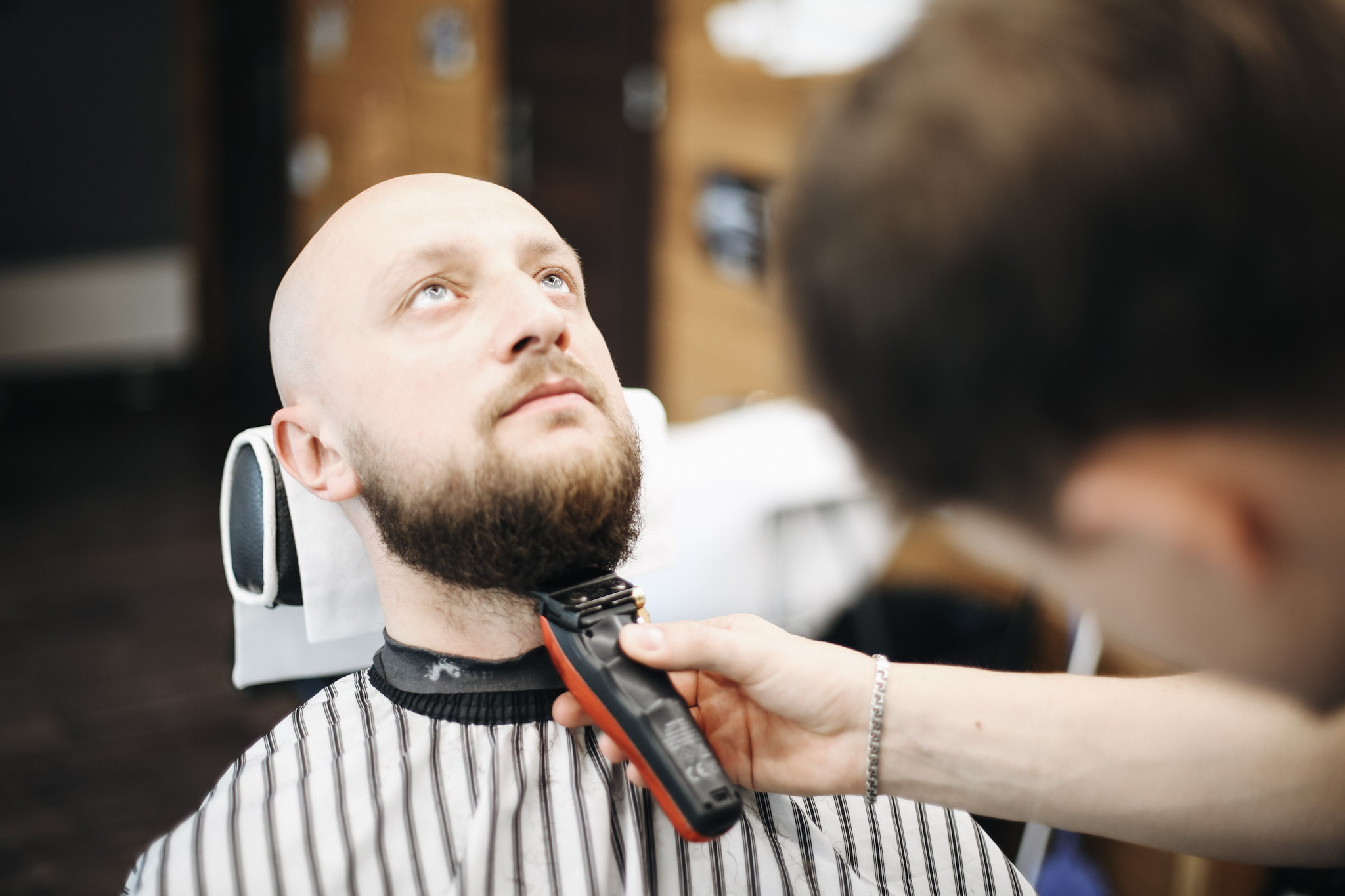 Konturowanie linii brody maszynką – barber BRODSKI Wilanów Warszawa