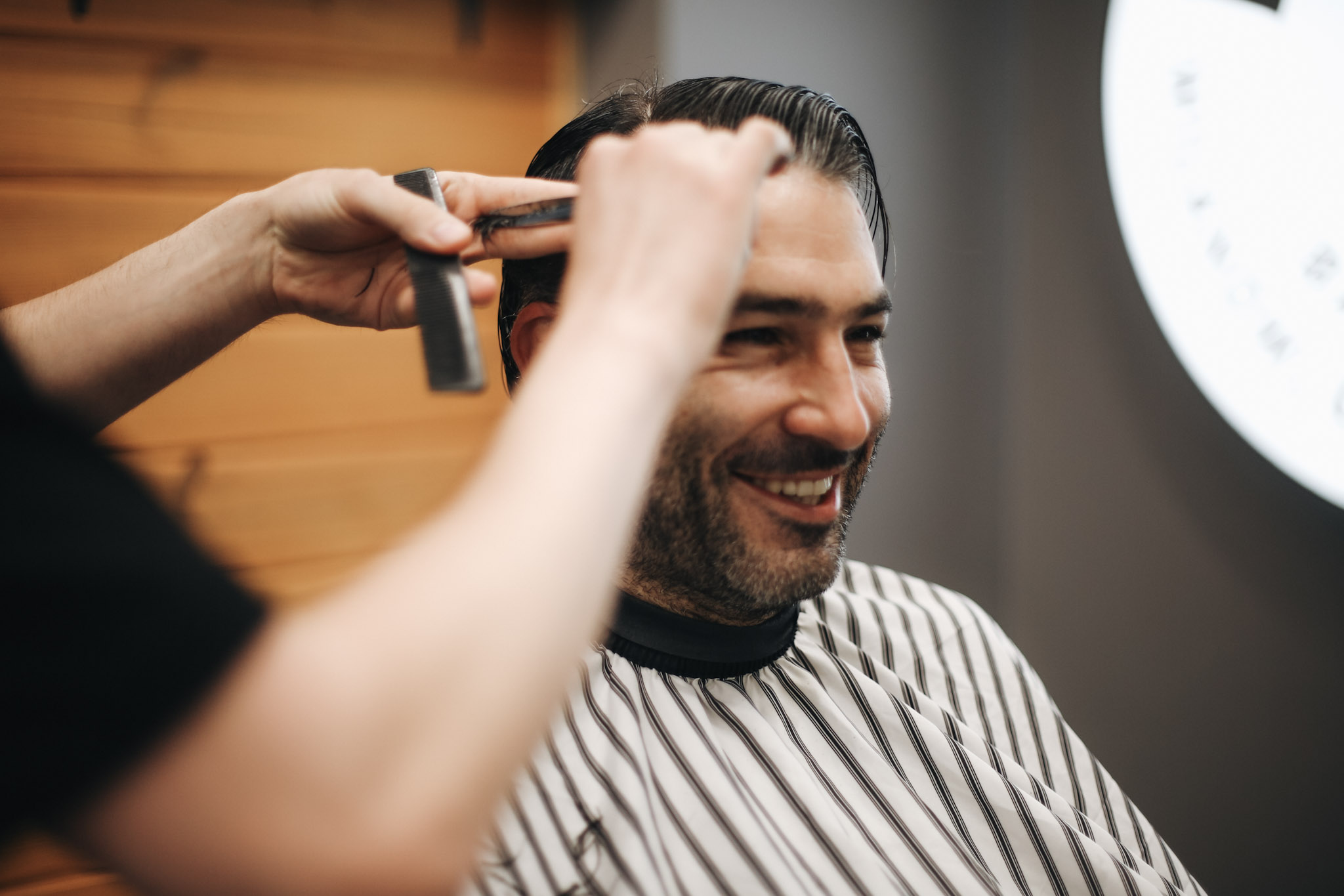 Strzyżenie długich włosów nożyczkami — barber BRODSKI Wilanów Warszawa