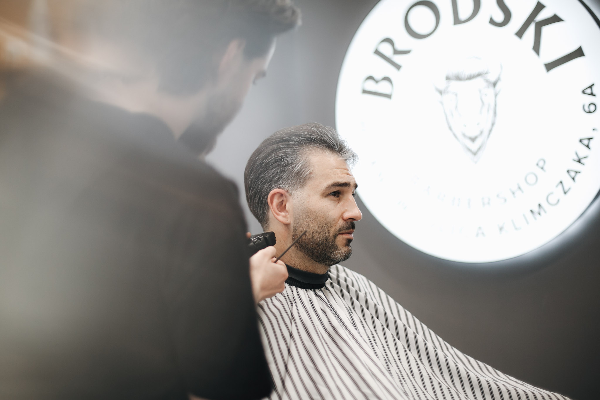 Strzyżenie i modelowanie brody — pakiet Combo w BRODSKI Barbershop Warszawa Wilanów