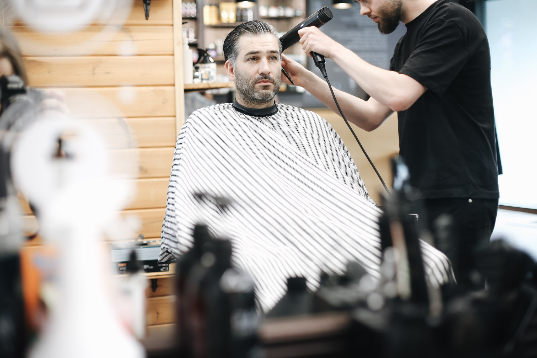 Stylizacja i suszenie długich włosów męskich — BRODSKI Barbershop Wilanów