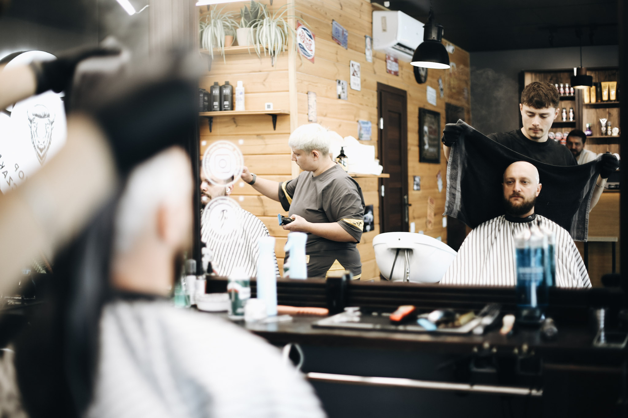 Królewskie golenie głowy w BRODSKI — piana, brzytwa i precyzja. Barbershop Wilanów, ul. Klimczaka 6a.