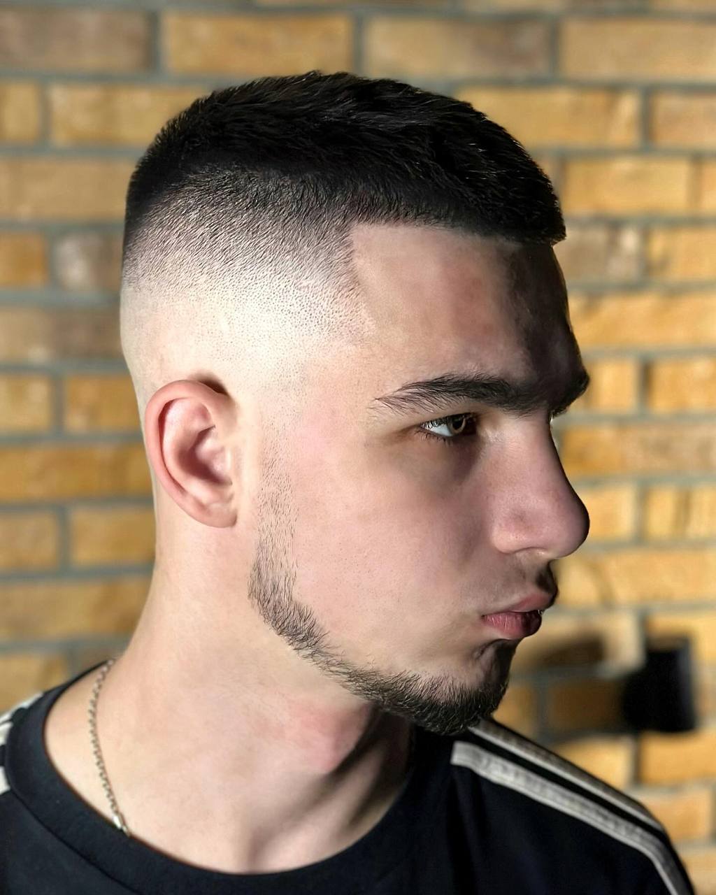 Crop haircut, profile view, by barber Alex at BRODSKI Barbershop Wilanów, Warszawa